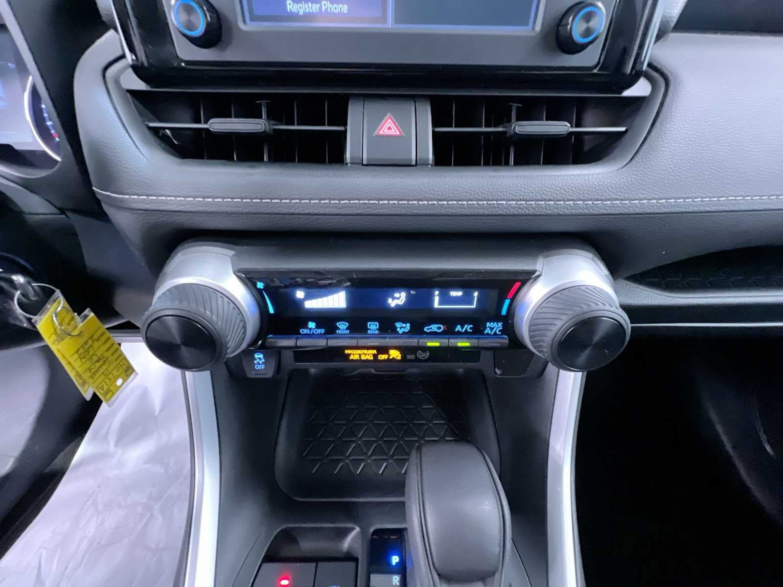 Used 2019 Toyota RAV4 LE w/ Carpet Mat Package FWD image 28