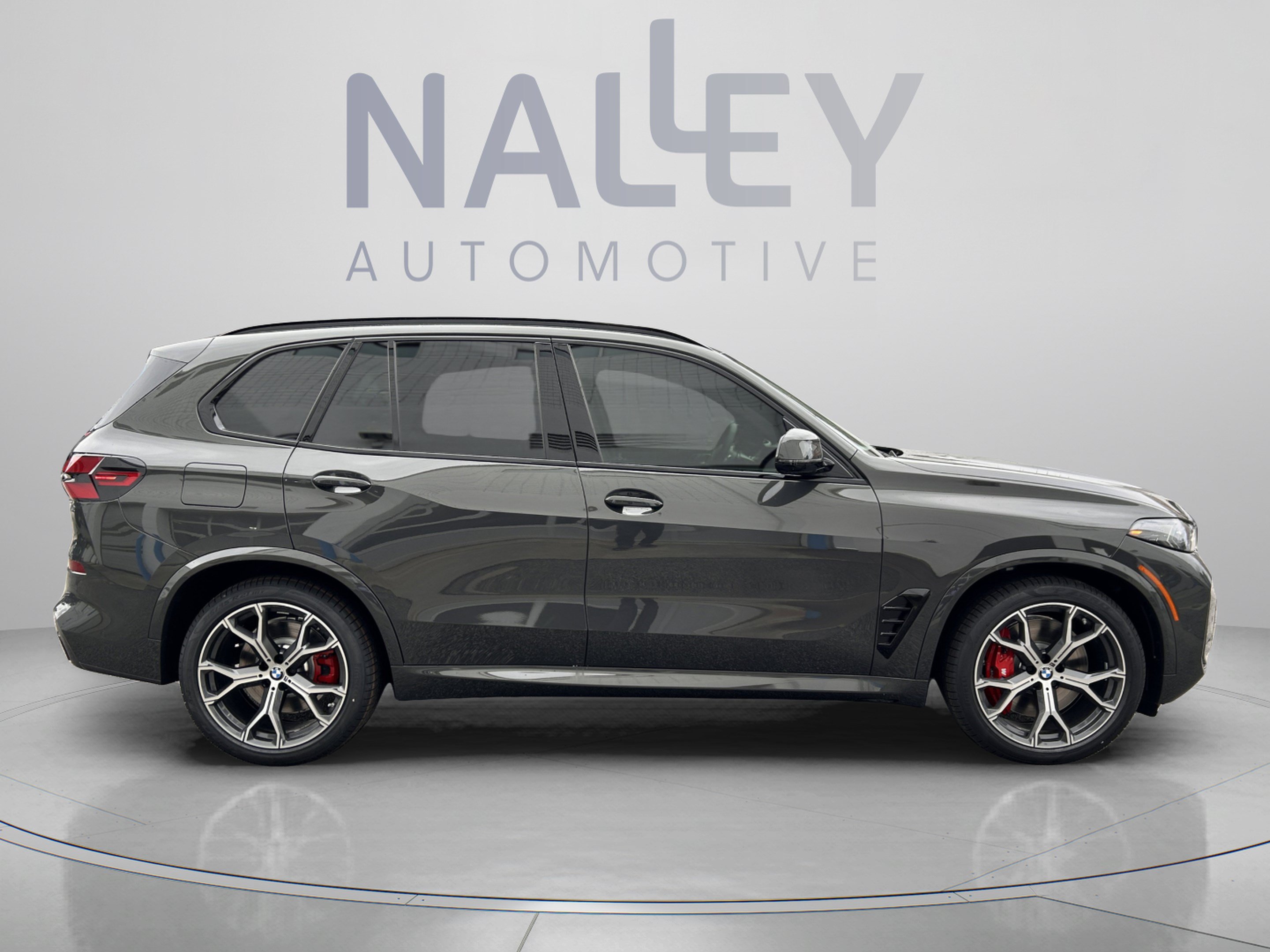 Used 2026 BMW X5 xDrive50e w/ M Sport Package AWD/4WD image 4