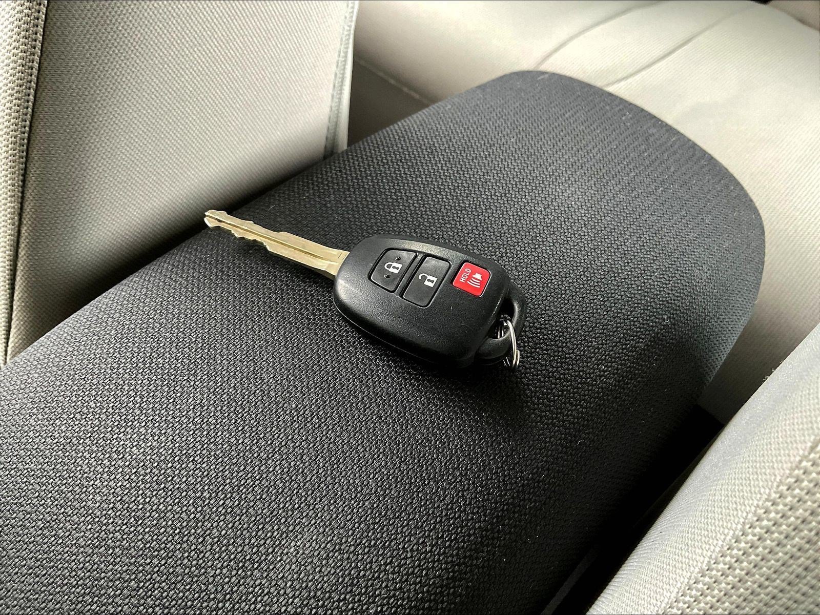 Used 2024 Toyota Corolla Cross L FWD image 33
