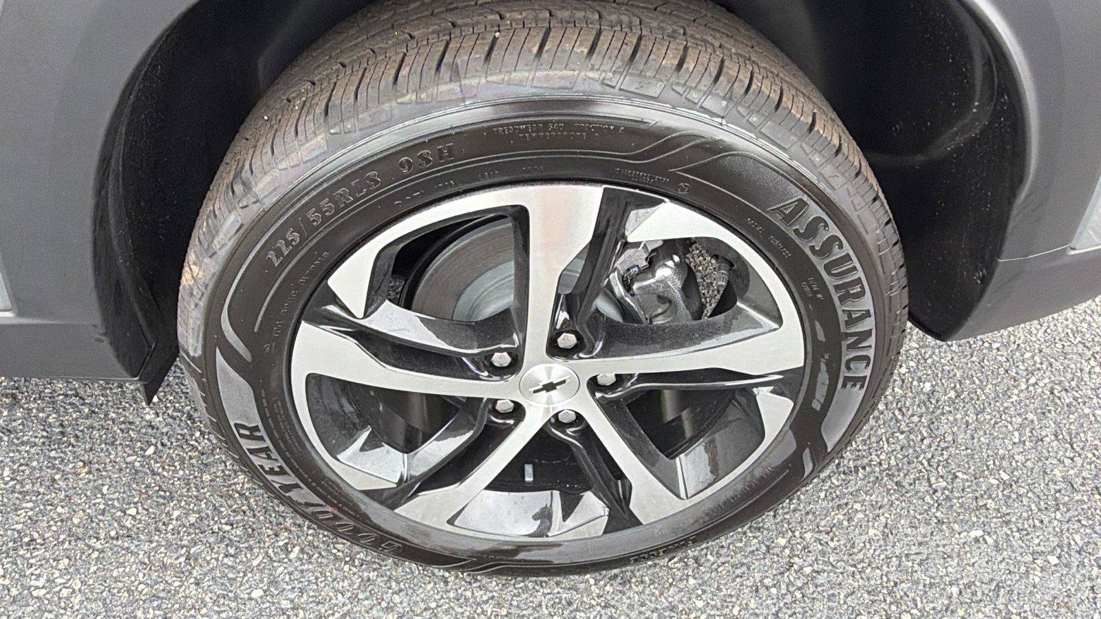 New 2026 Chevrolet Trax RS w/ Sunroof Package FWD image 13