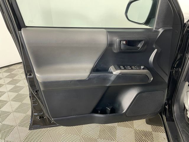 Used 2016 Toyota Tacoma SR5 w/ SR5 Appearance Package (SN) image 15