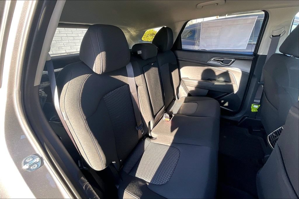 Used 2026 Kia Sportage LX FWD image 9