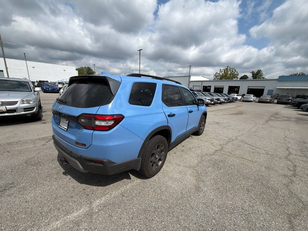 Used 2024 Honda Pilot TrailSport image 3