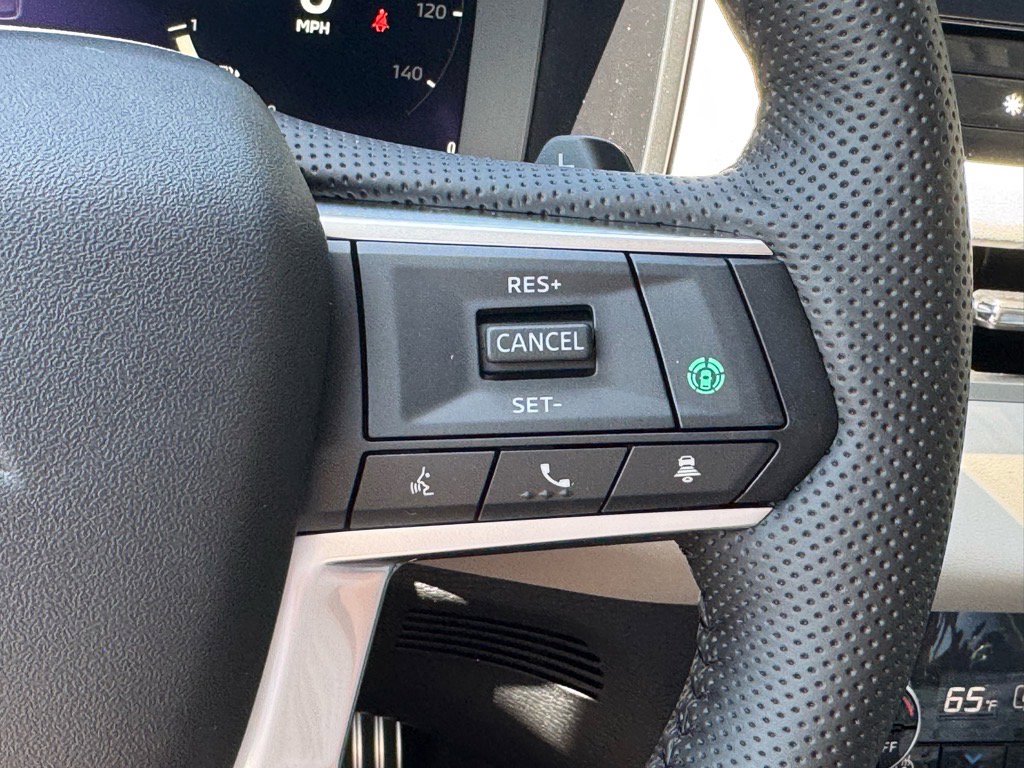 Used 2025 Mitsubishi Outlander AWD image 30