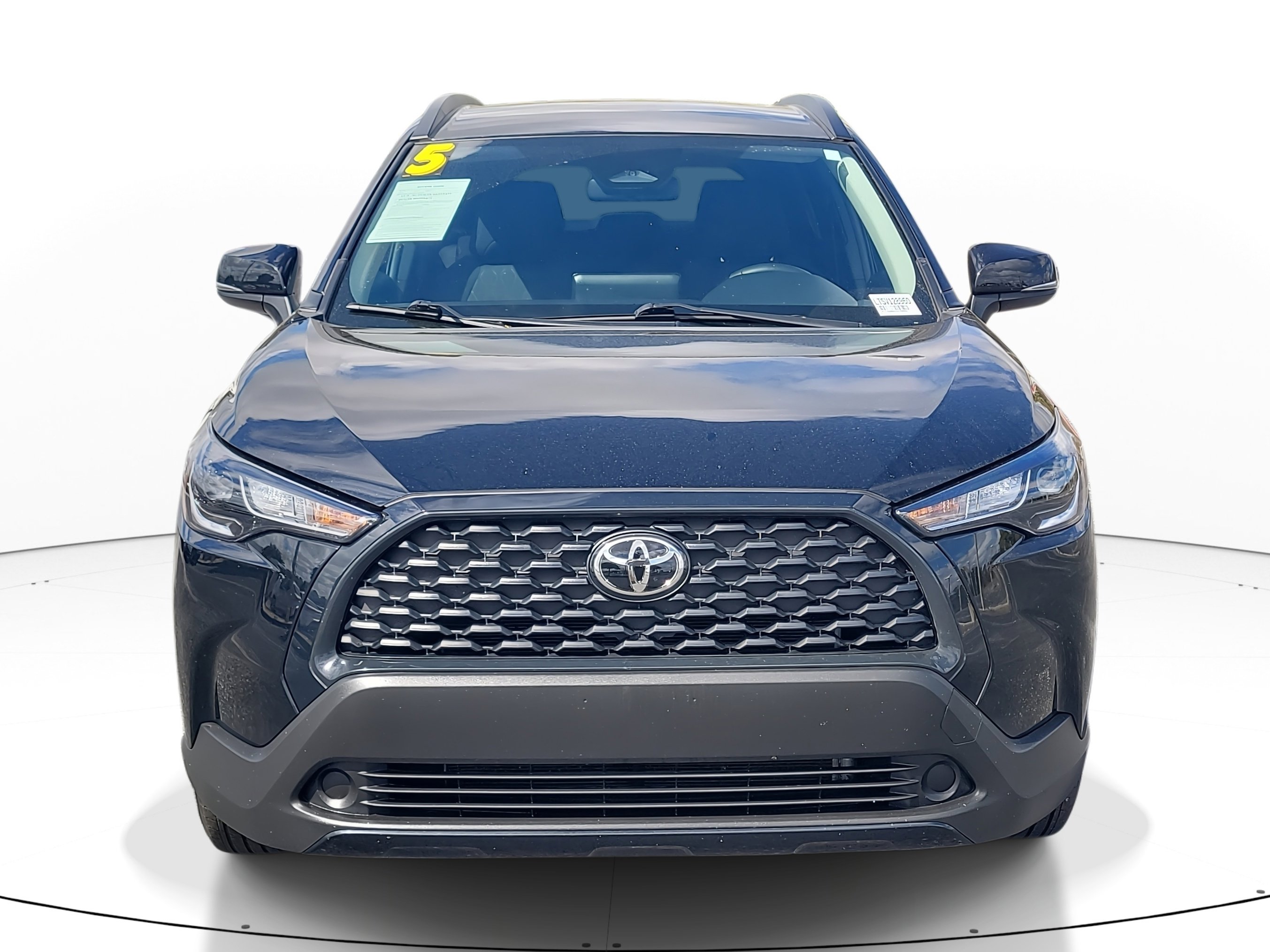 Used 2025 Toyota Corolla Cross LE image 2