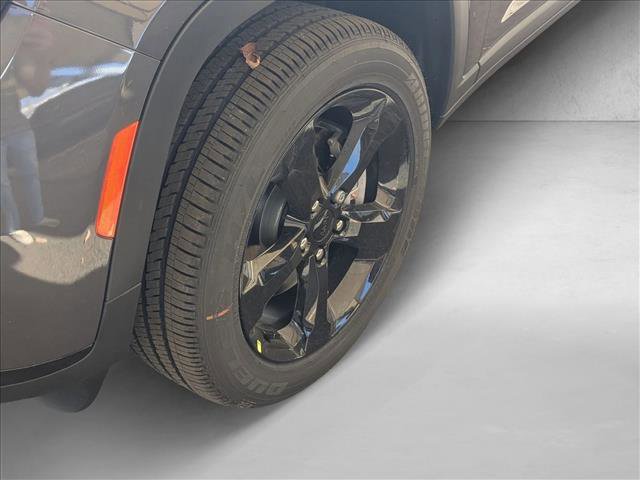 New 2025 Jeep Grand Cherokee L Altitude image 10