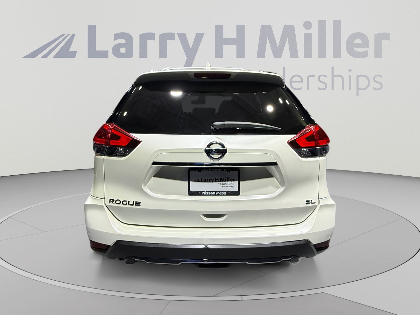 Used 2018 Nissan Rogue SL w/ Premium Package FWD image 4