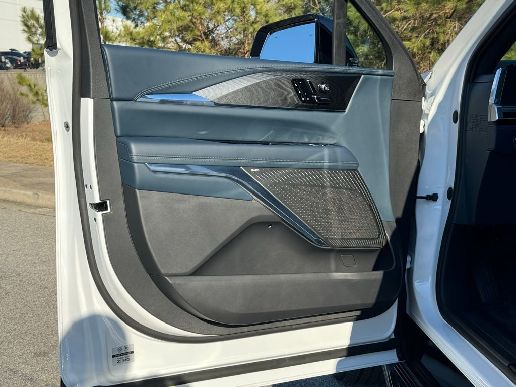 New 2025 Cadillac Escalade IQ Luxury 2 image 19