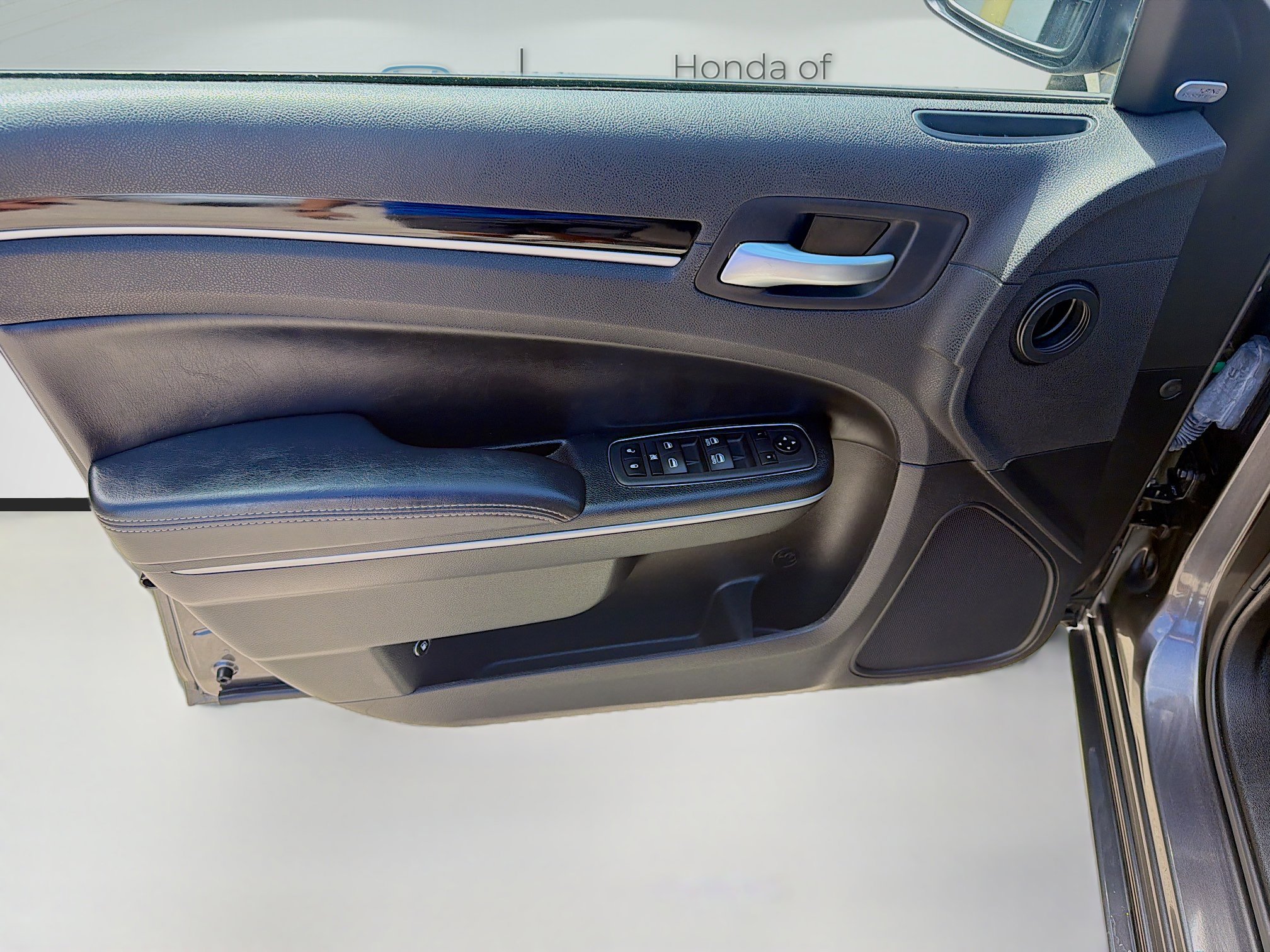 Used 2023 Chrysler 300 S image 20