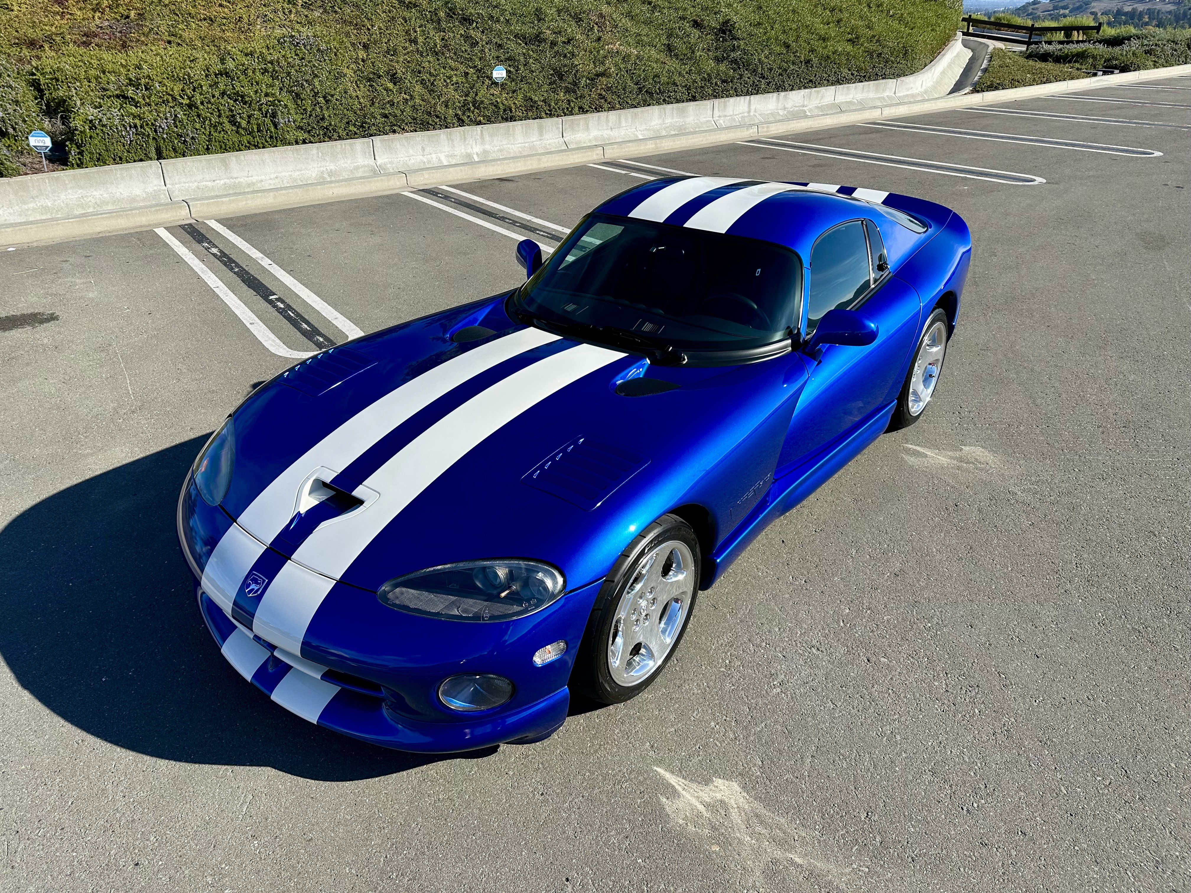 Used 1997 Dodge Viper GTS image 2