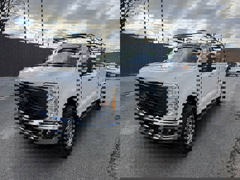 Used 2025 Ford F250 XL w/ XL Chrome Package image 4