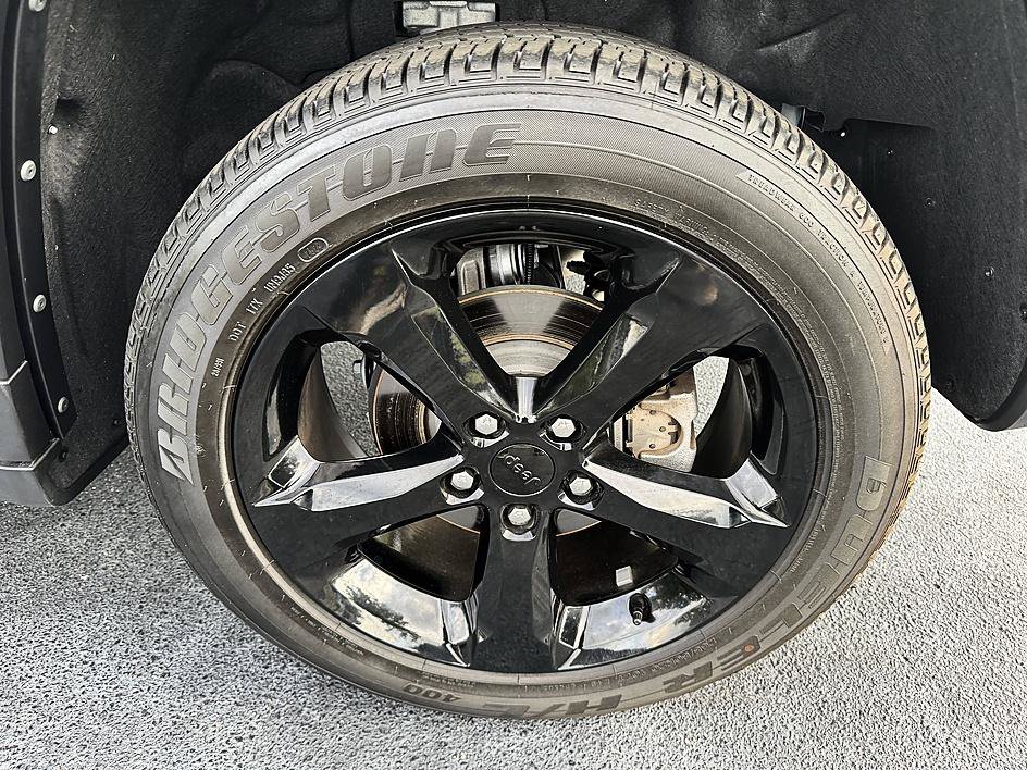 Used 2024 Jeep Grand Cherokee Altitude AWD/4WD image 25