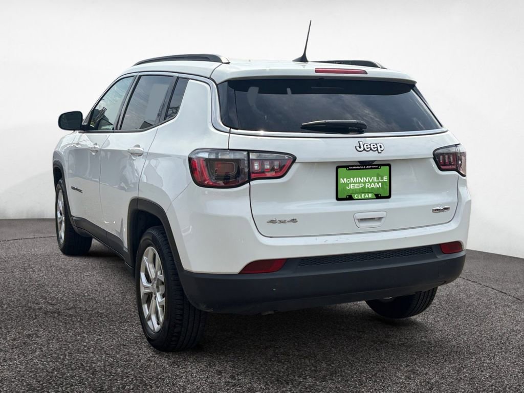 Used 2024 Jeep Compass Latitude AWD/4WD image 3