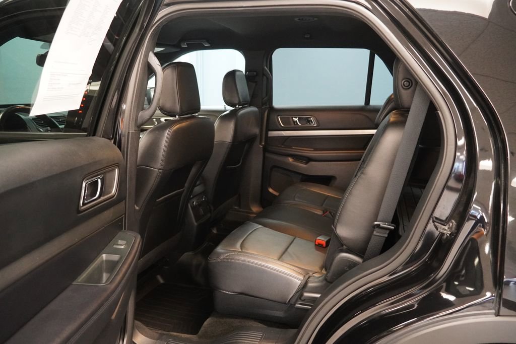 Used 2018 Ford Explorer XLT w/ Equipment Group 202A image 17