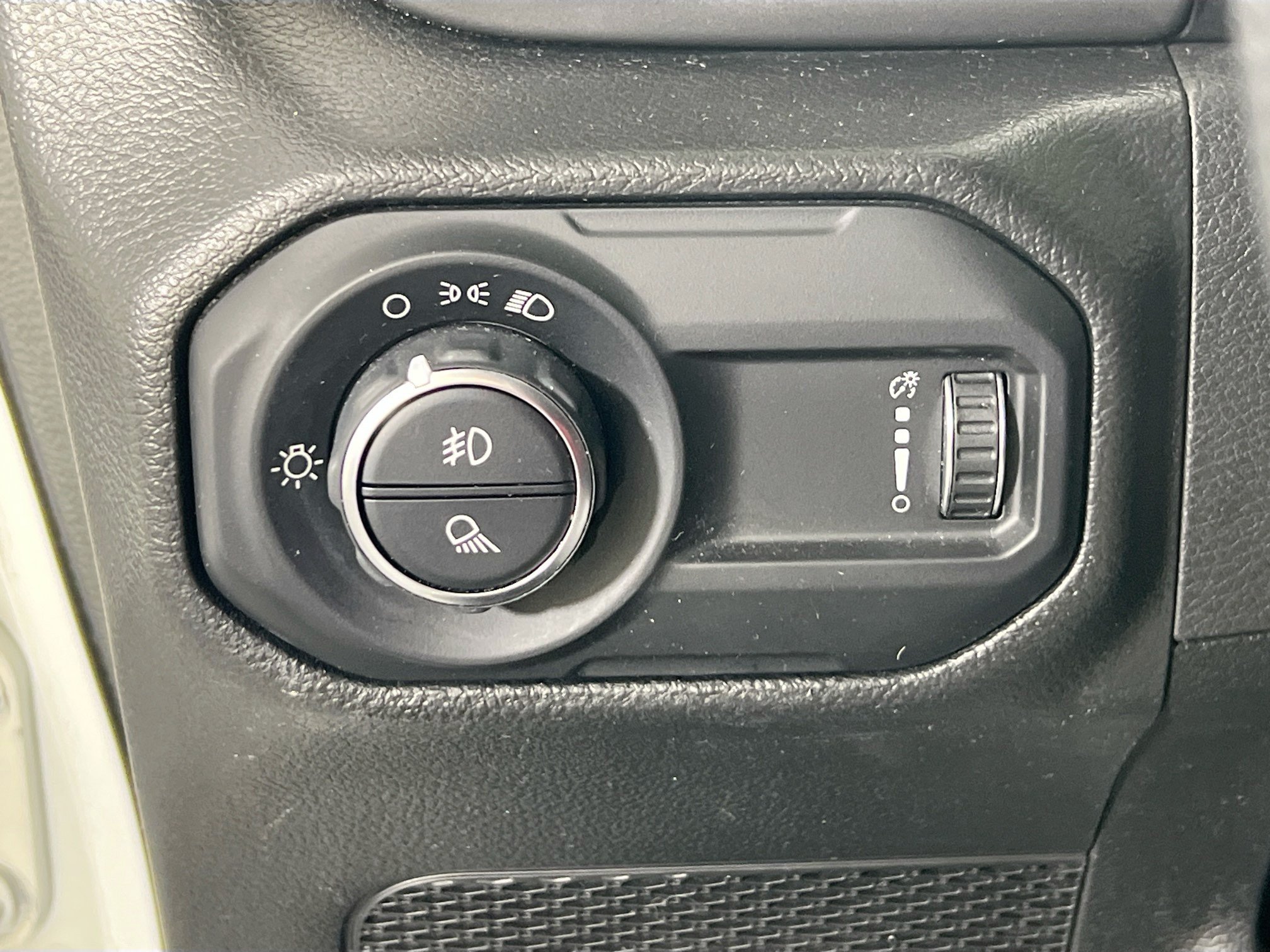 Used 2023 Jeep Gladiator Sport AWD/4WD image 10
