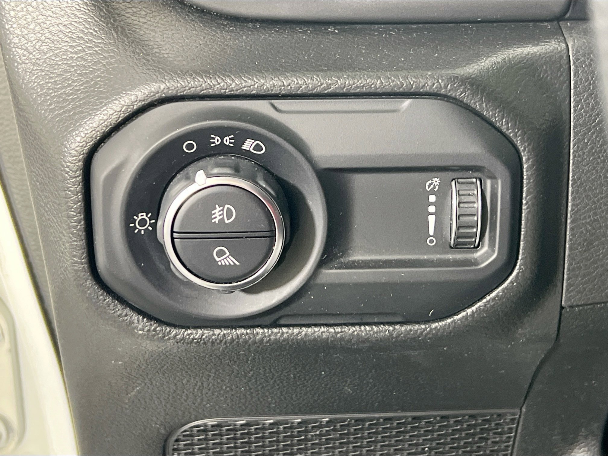 Used 2023 Jeep Gladiator Sport AWD/4WD image 10