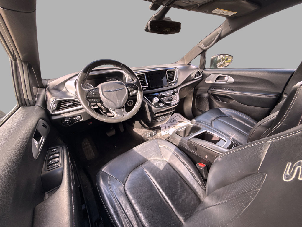 Used 2020 Chrysler Pacifica Touring-L Plus w/ Advanced Safetytec Group FWD image 16