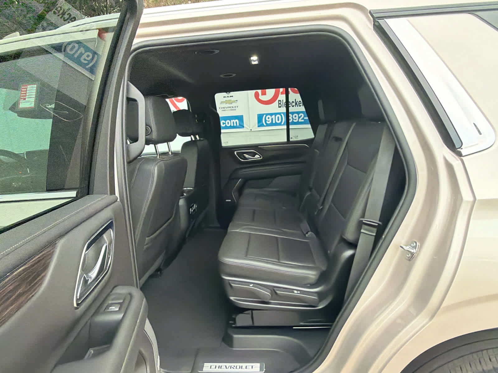 Used 2024 Chevrolet Tahoe LT AWD/4WD image 34
