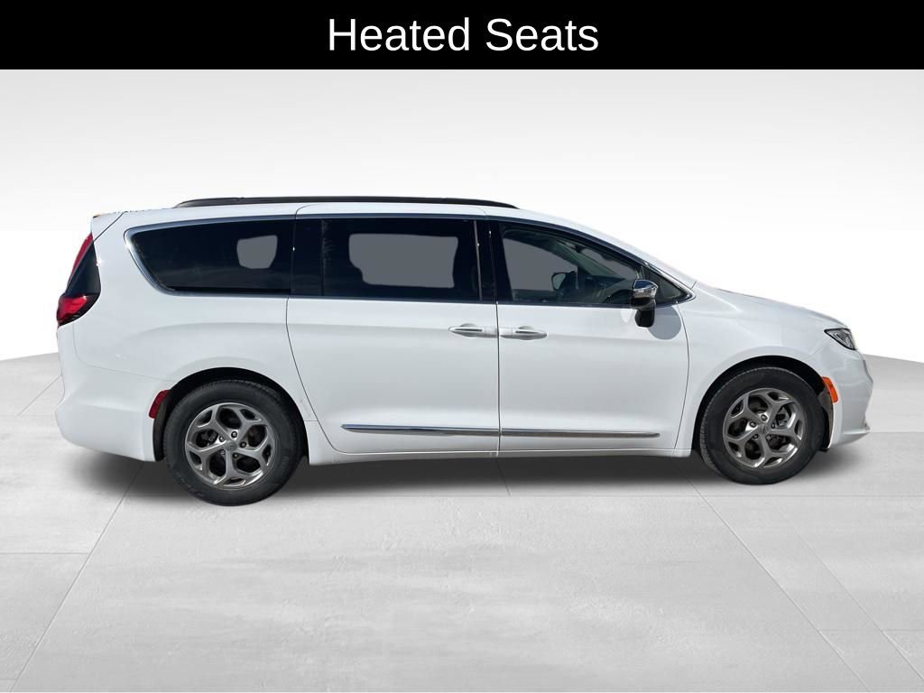 Used 2023 Chrysler Pacifica Limited image 8
