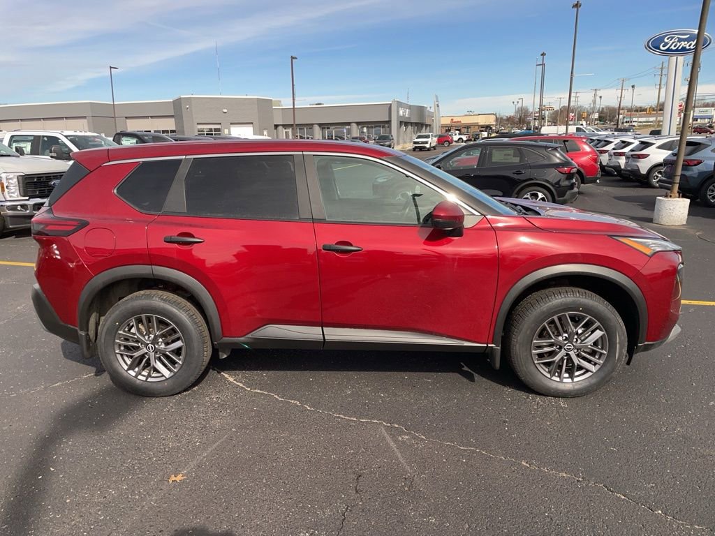 Used 2023 Nissan Rogue S image 4