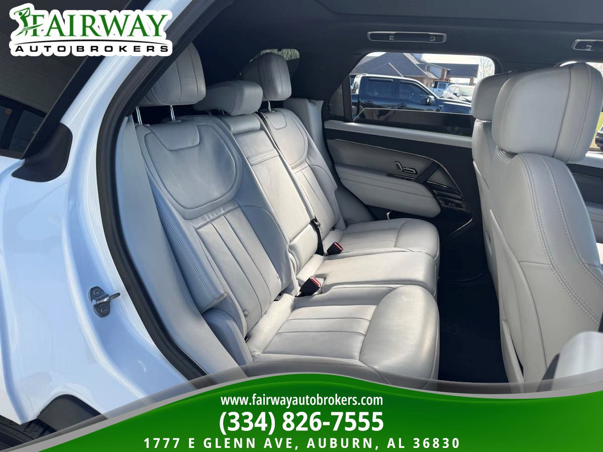 Used 2023 Land Rover Range Rover Sport SE image 13