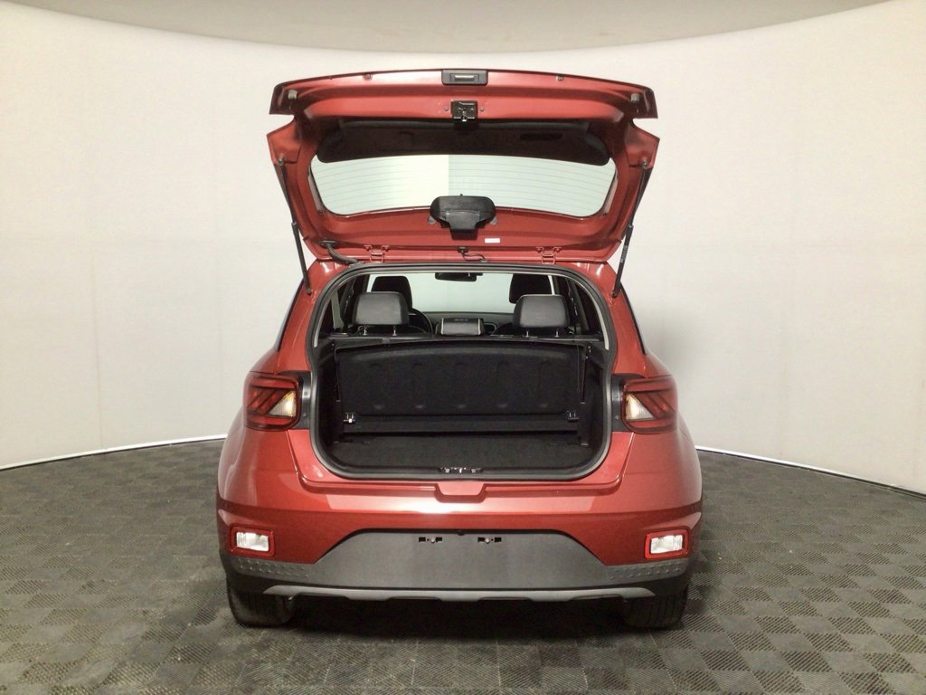 Used 2023 Hyundai Venue Limited w/ Cargo Package image 13