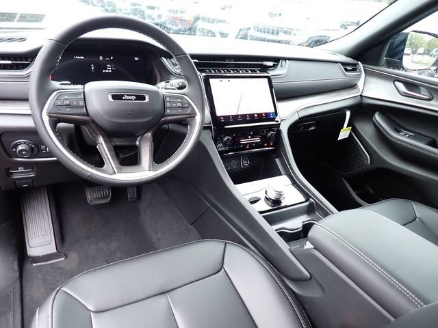 New 2025 Jeep Grand Cherokee Limited w/ Black Appearance Package AWD/4WD image 13