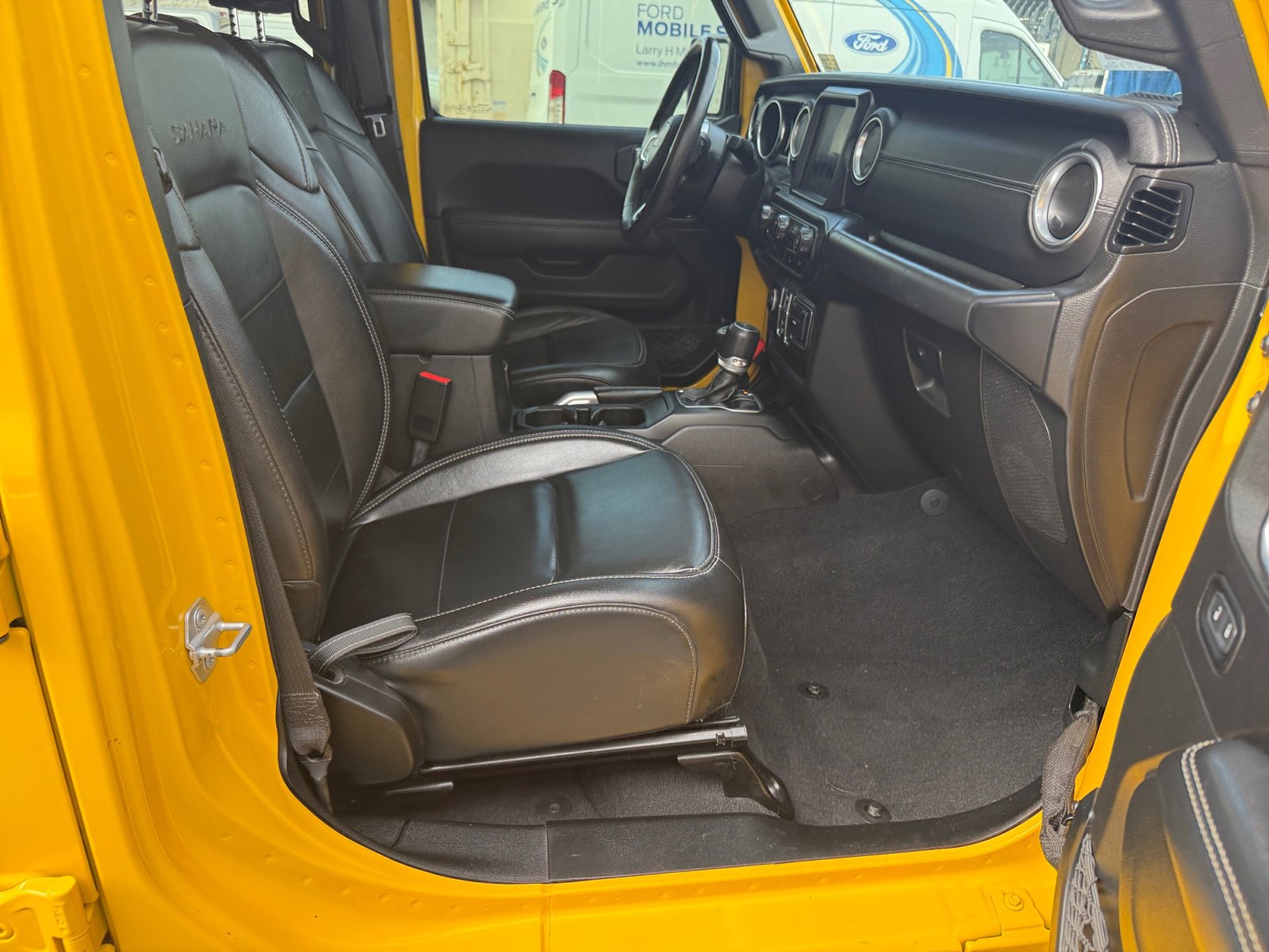 Used 2019 Jeep Wrangler Unlimited Sahara w/ Uconnect 4C Nav & Sound Group image 29