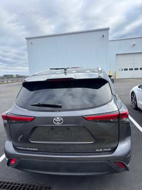 Used 2023 Toyota Highlander XLE image 5