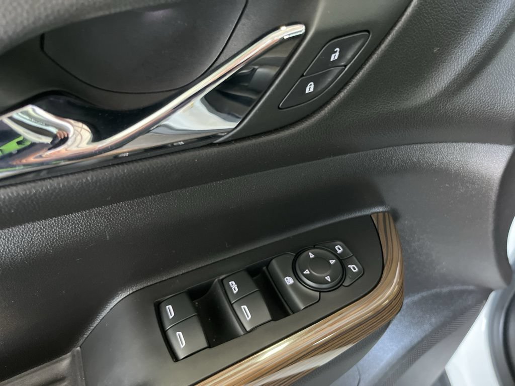Used 2023 GMC Acadia SLE AWD/4WD image 4