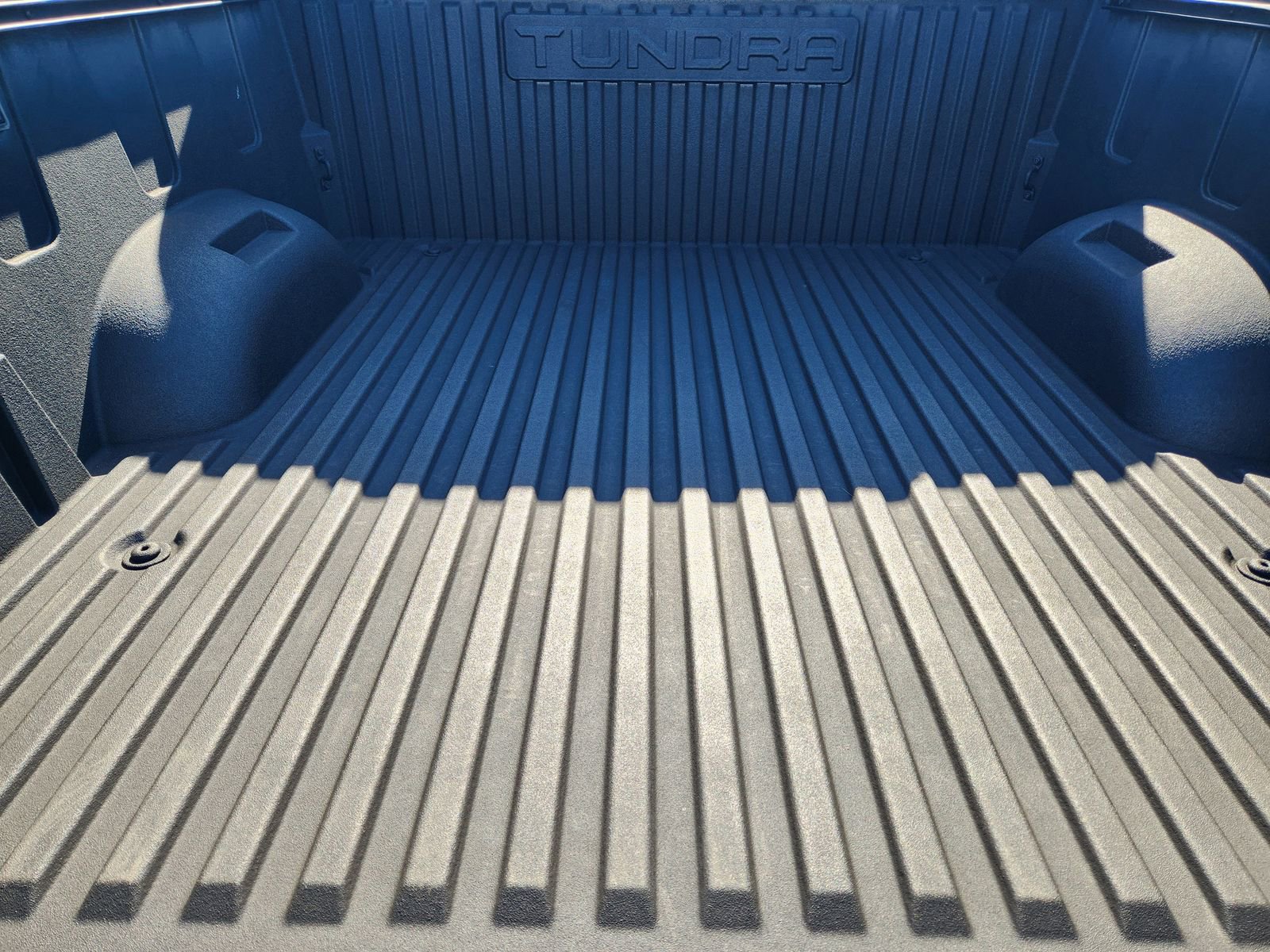 Used 2025 Toyota Tundra Limited AWD/4WD image 37