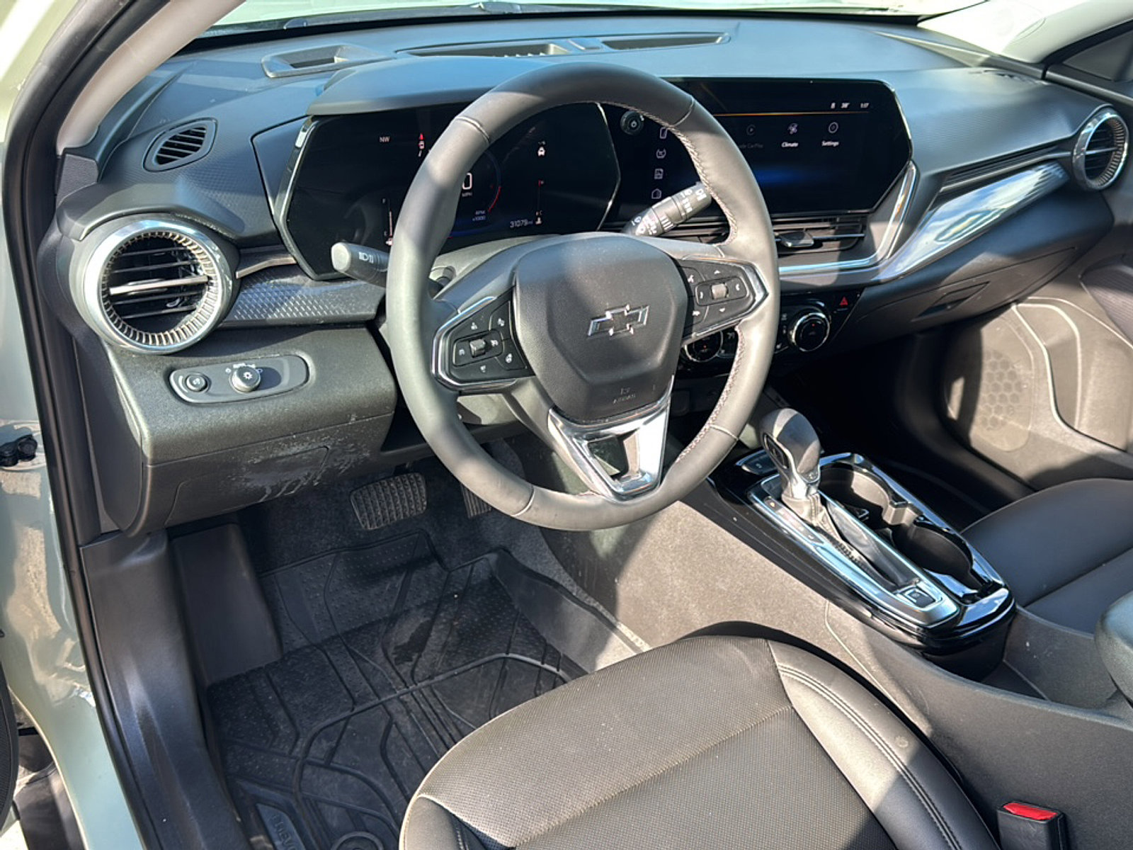 Used 2024 Chevrolet Trax ACTIV w/ Driver Confidence Package image 10