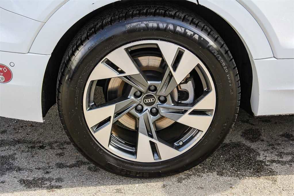 Used 2022 Audi e-tron Premium w/ Convenience Plus Package image 10