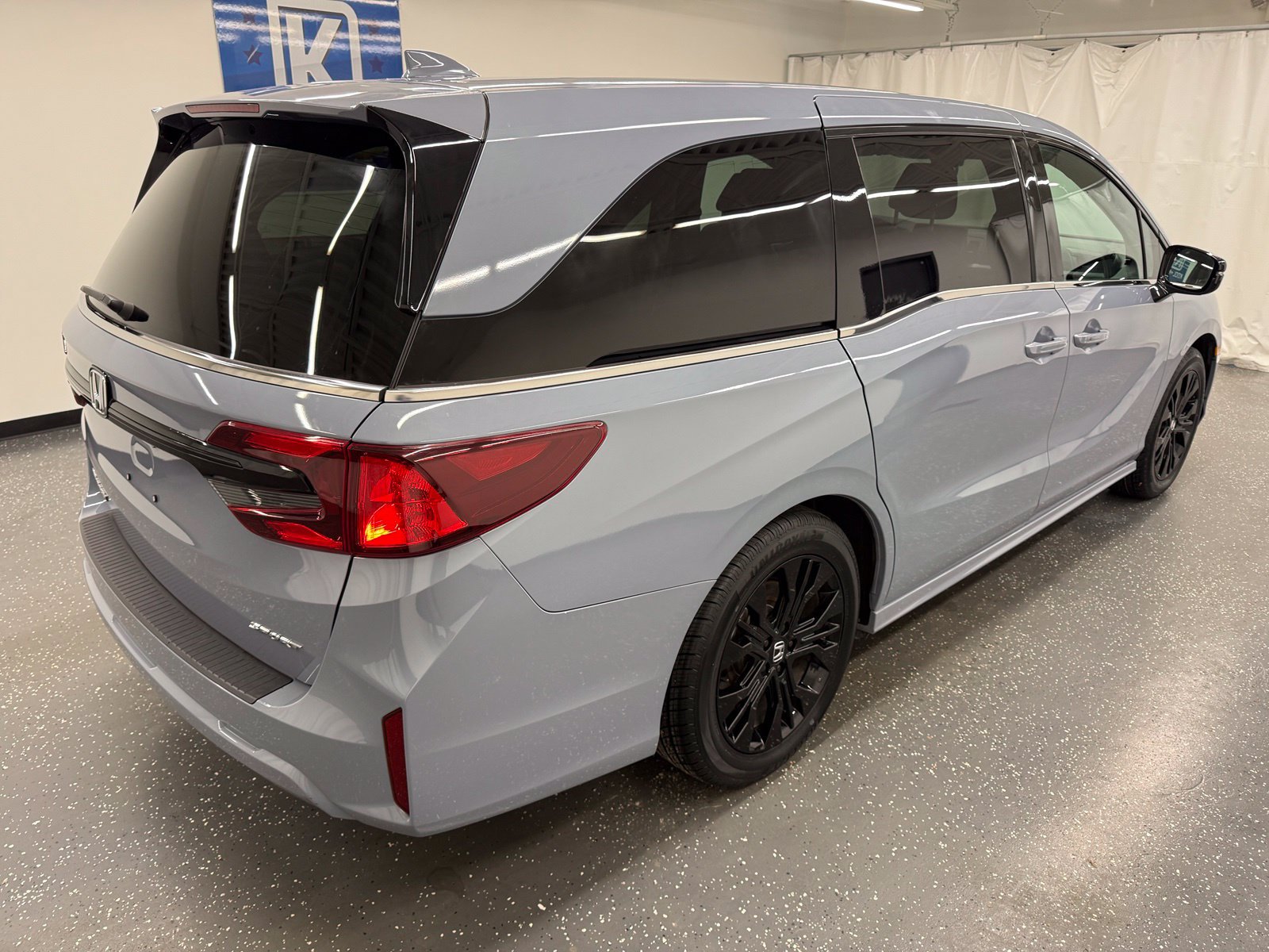Used 2025 Honda Odyssey Sport-L image 2