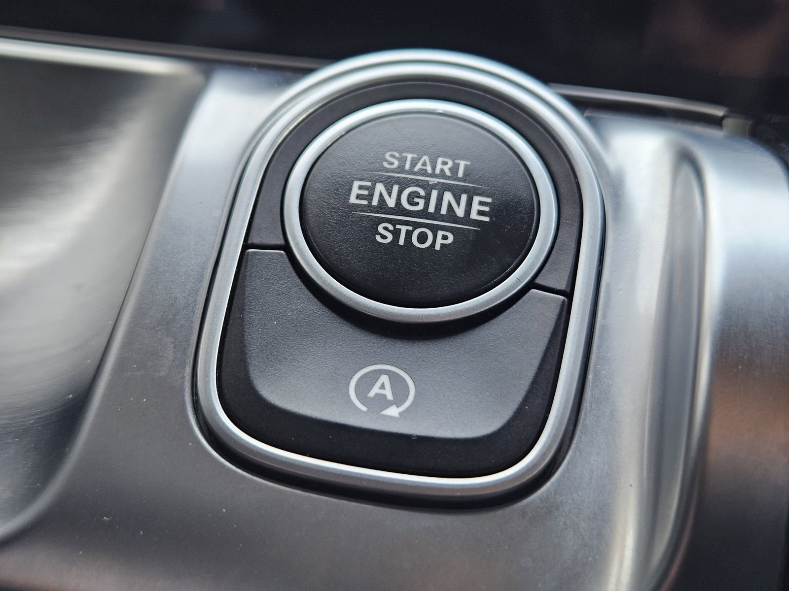 Used 2025 Mercedes-Benz GLB 250 4MATIC image 26