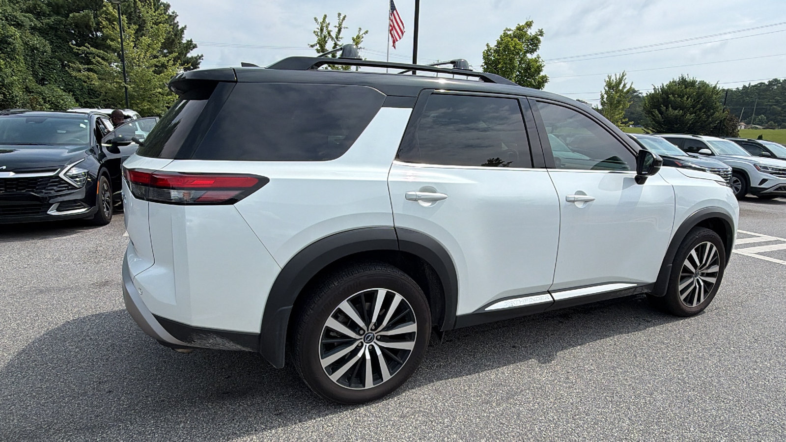 Used 2025 Nissan Pathfinder Platinum w/ Cargo Package FWD image 8