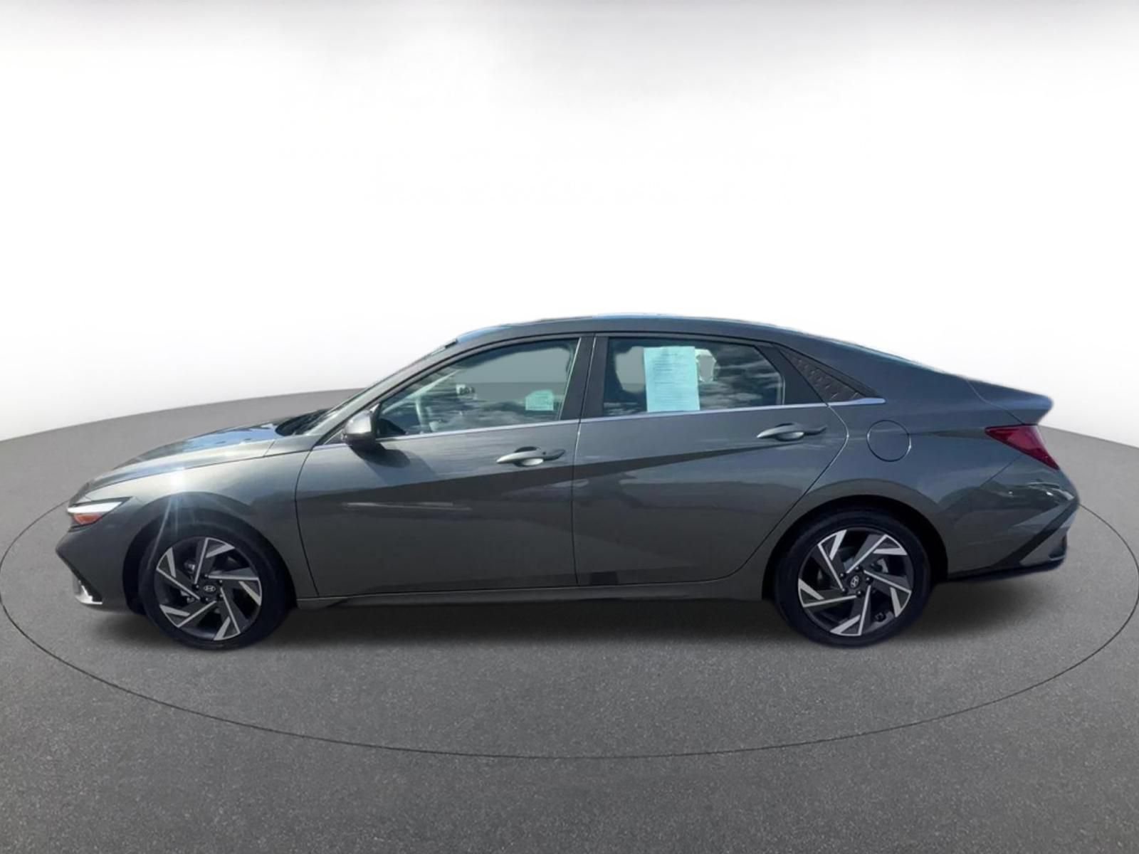 Used 2025 Hyundai Elantra SEL FWD image 8