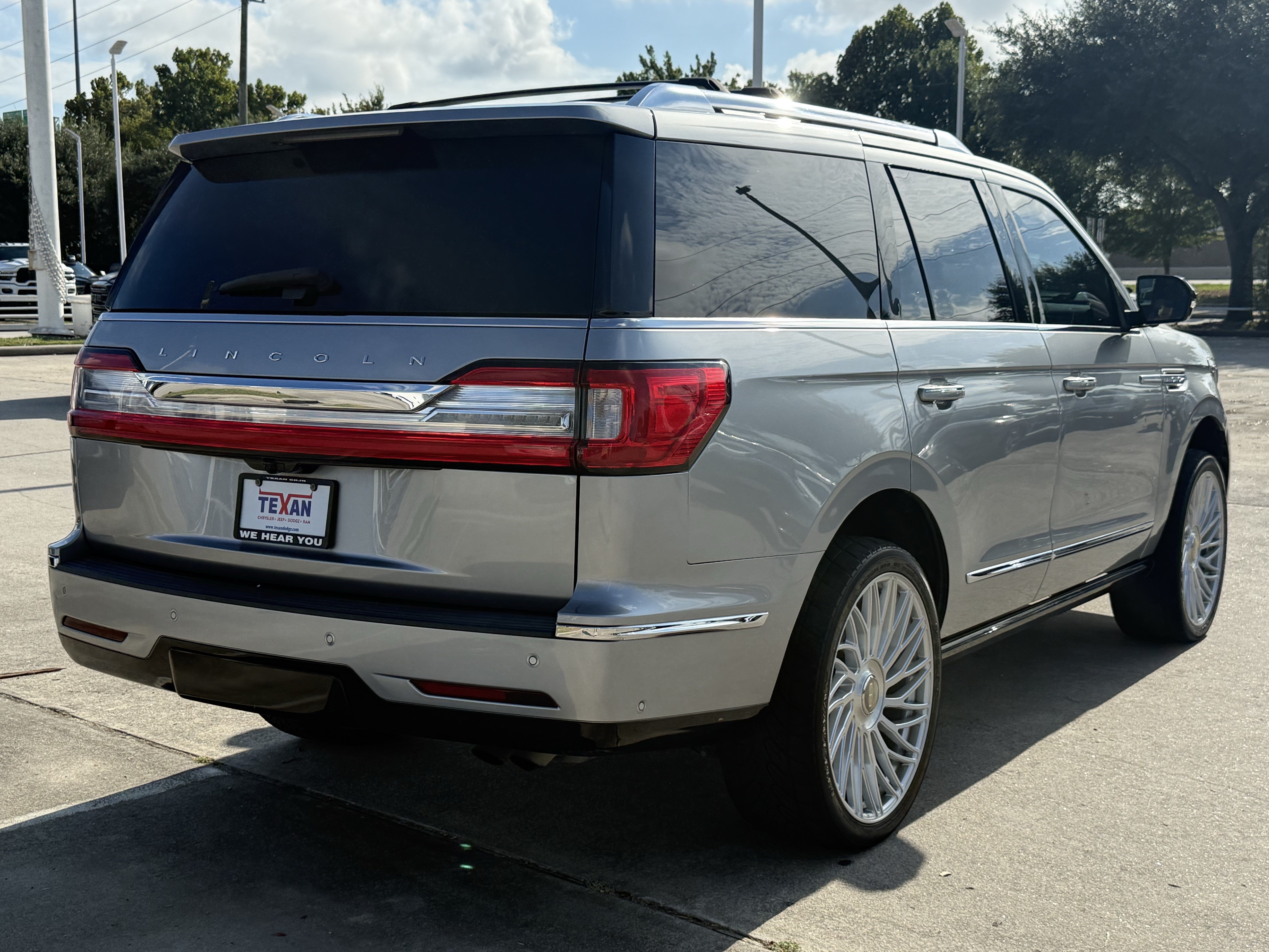 Used 2021 Lincoln Navigator Reserve w/ Luxury Package RWD image 5