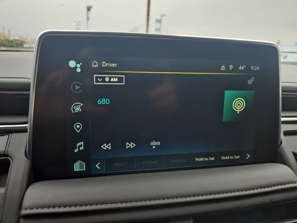 Used 2024 Chevrolet Tahoe Z71 w/ Luxury Package image 16