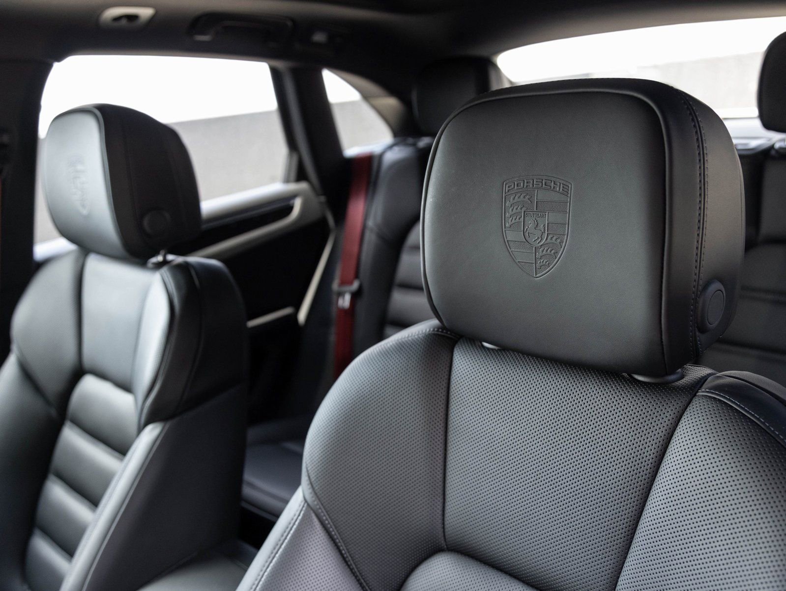 Certified 2025 Porsche Macan S AWD/4WD image 23