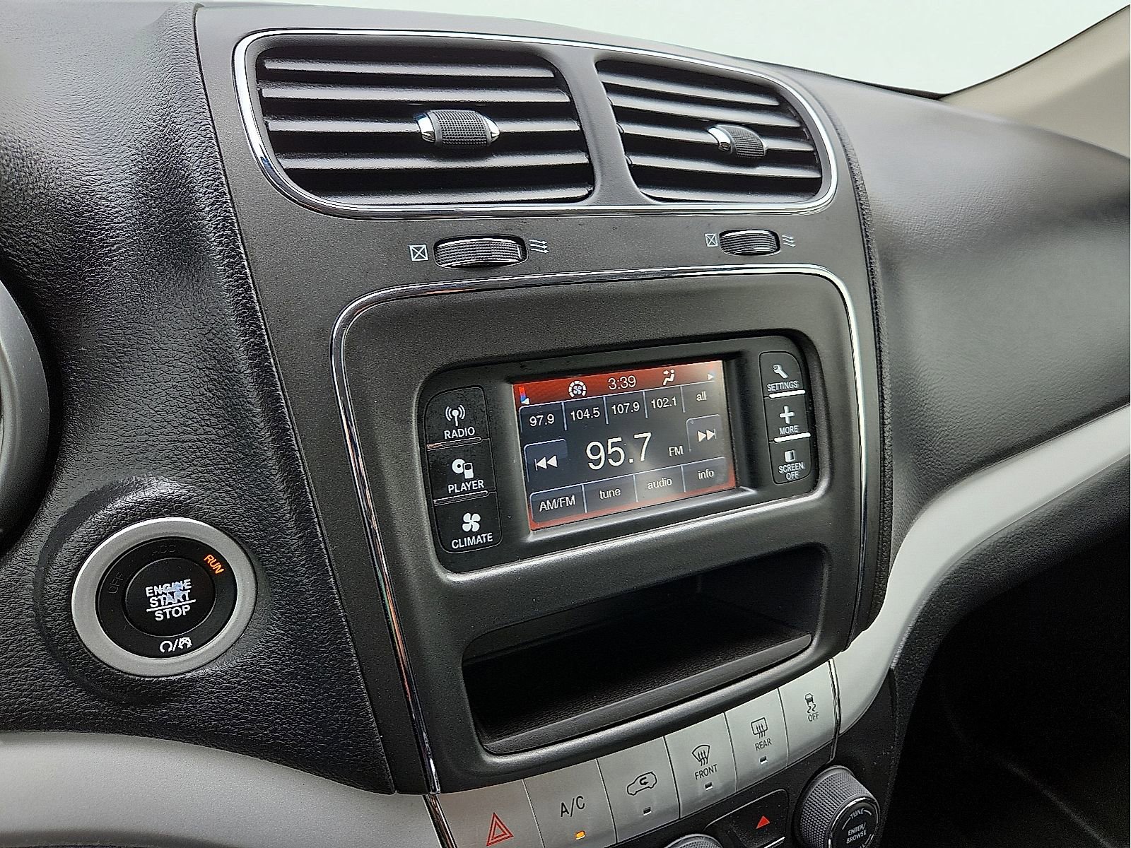 Used 2020 Dodge Journey SE w/ Blacktop Package image 16