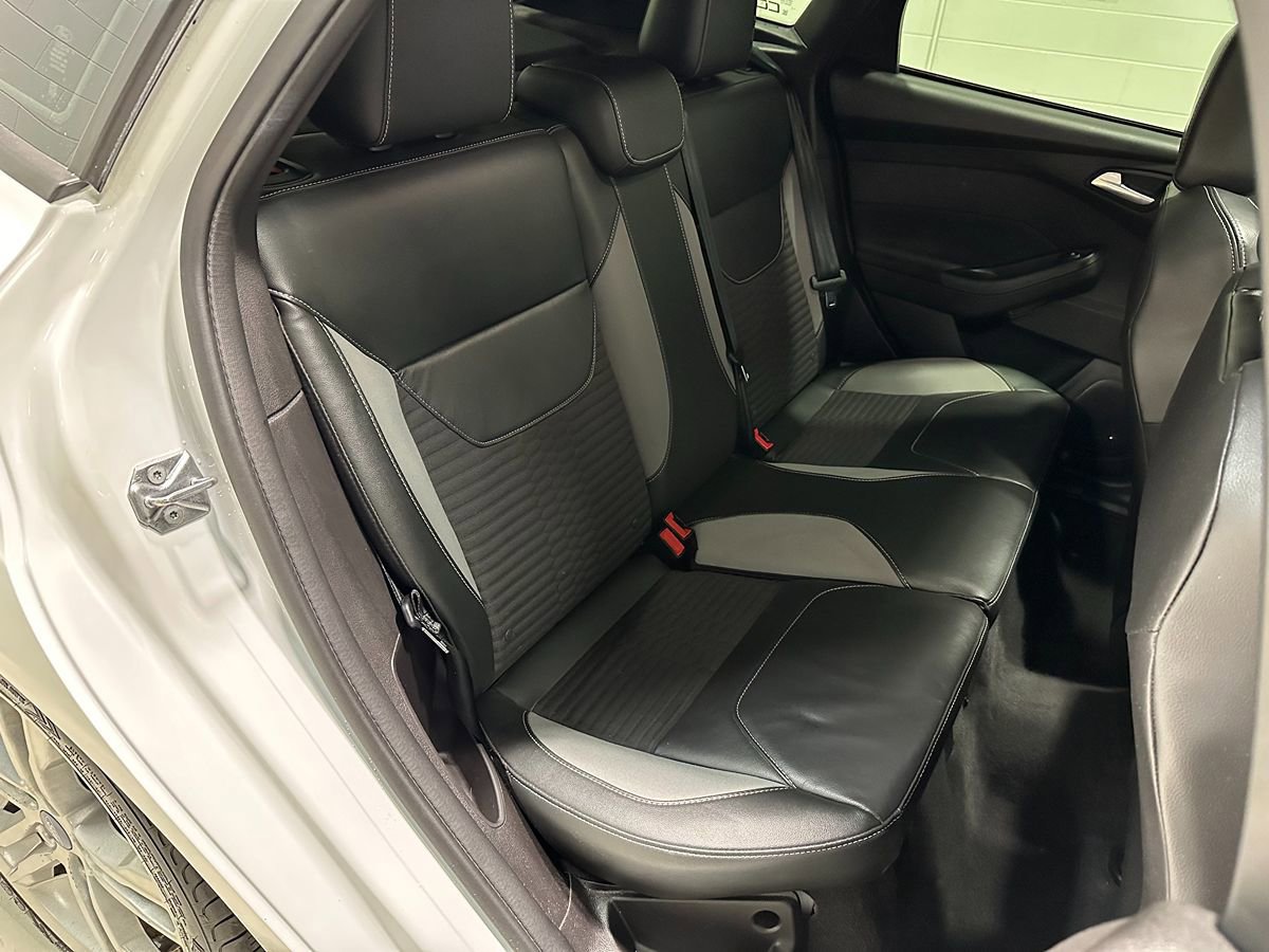 Used 2018 Ford Focus ST w/ Equipment Group 401A FWD image 17