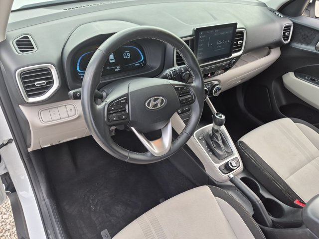 Used 2025 Hyundai Venue SEL FWD image 15