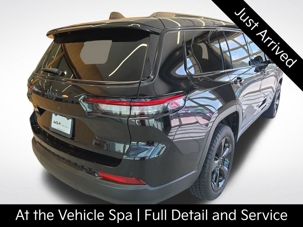 Used 2023 Jeep Grand Cherokee L Laredo RWD image 8