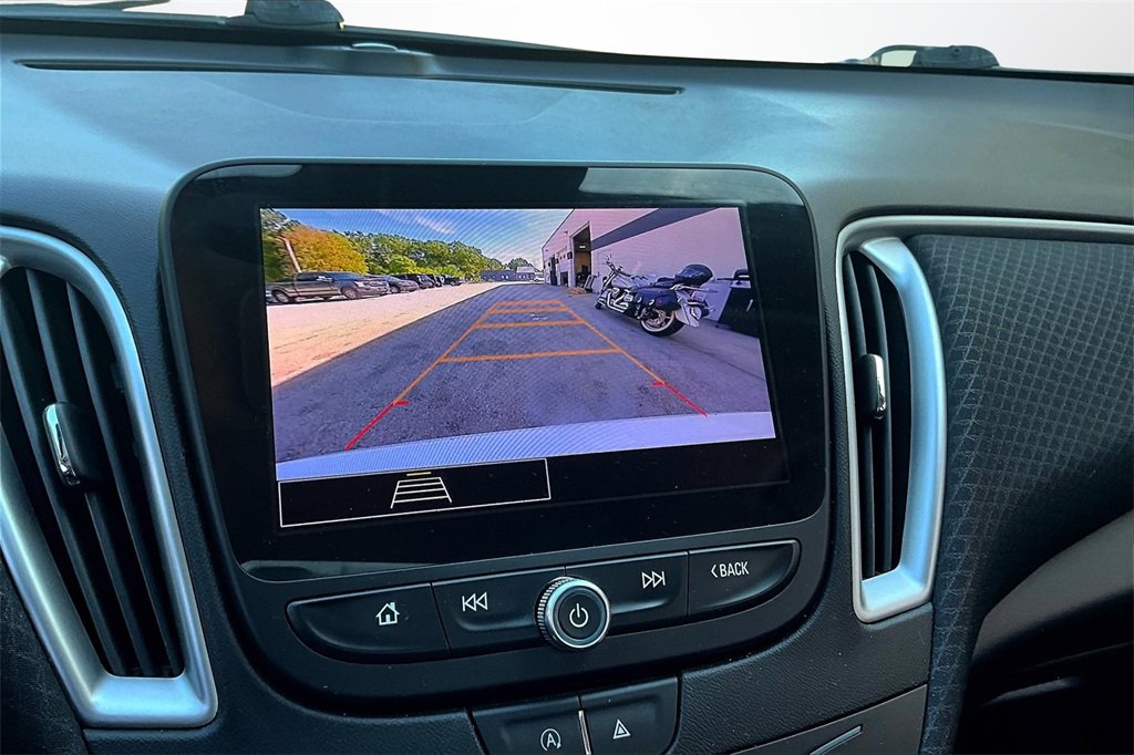 Used 2023 Chevrolet Malibu LT image 14