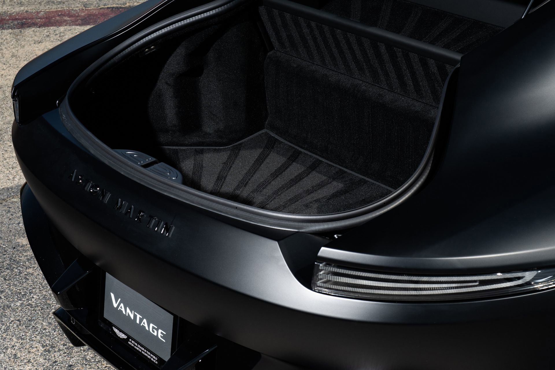 Used 2023 Aston Martin V8 Vantage Coupe RWD image 11