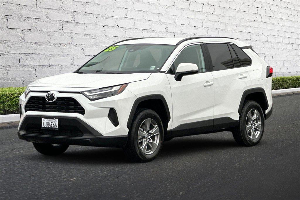 Used 2025 Toyota RAV4 XLE image 8