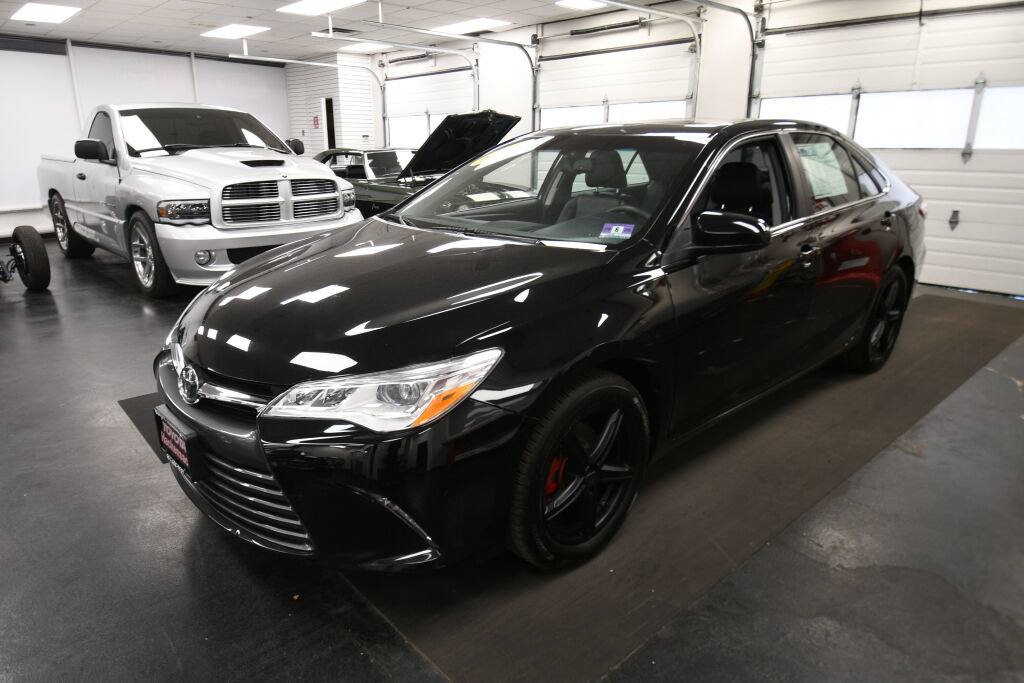 Used 2015 Toyota Camry XLE FWD image 4