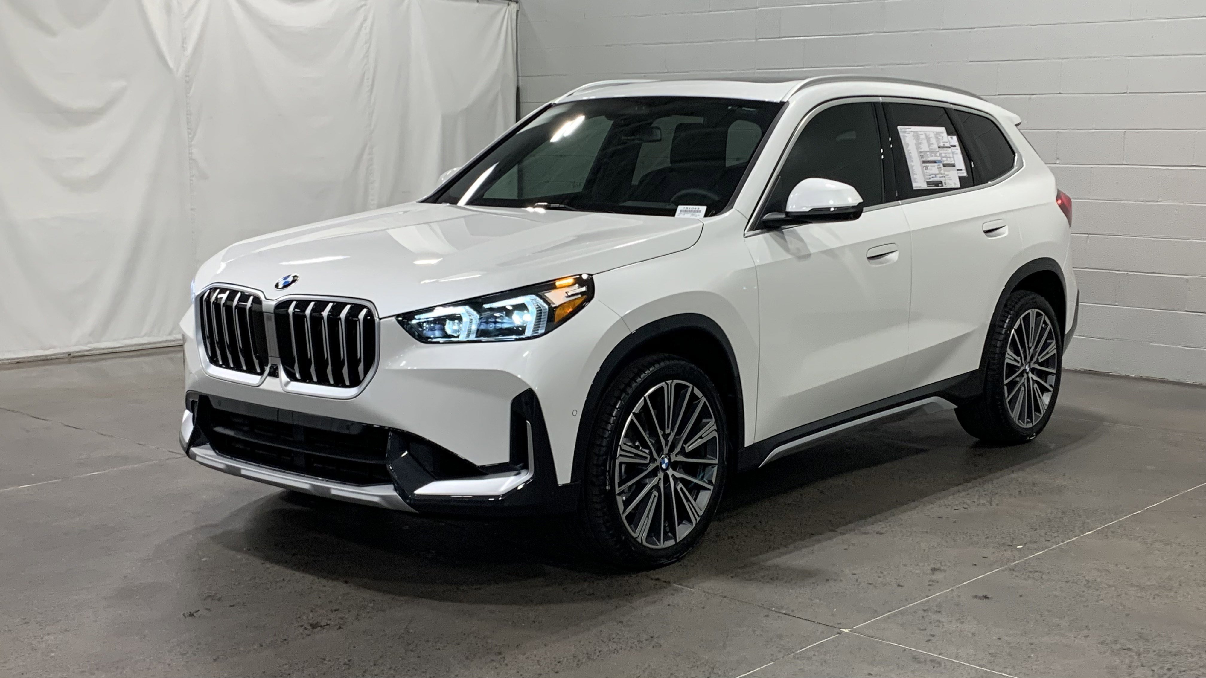 Used 2026 BMW X1 xDrive28i w/ Technology Package AWD/4WD image 3