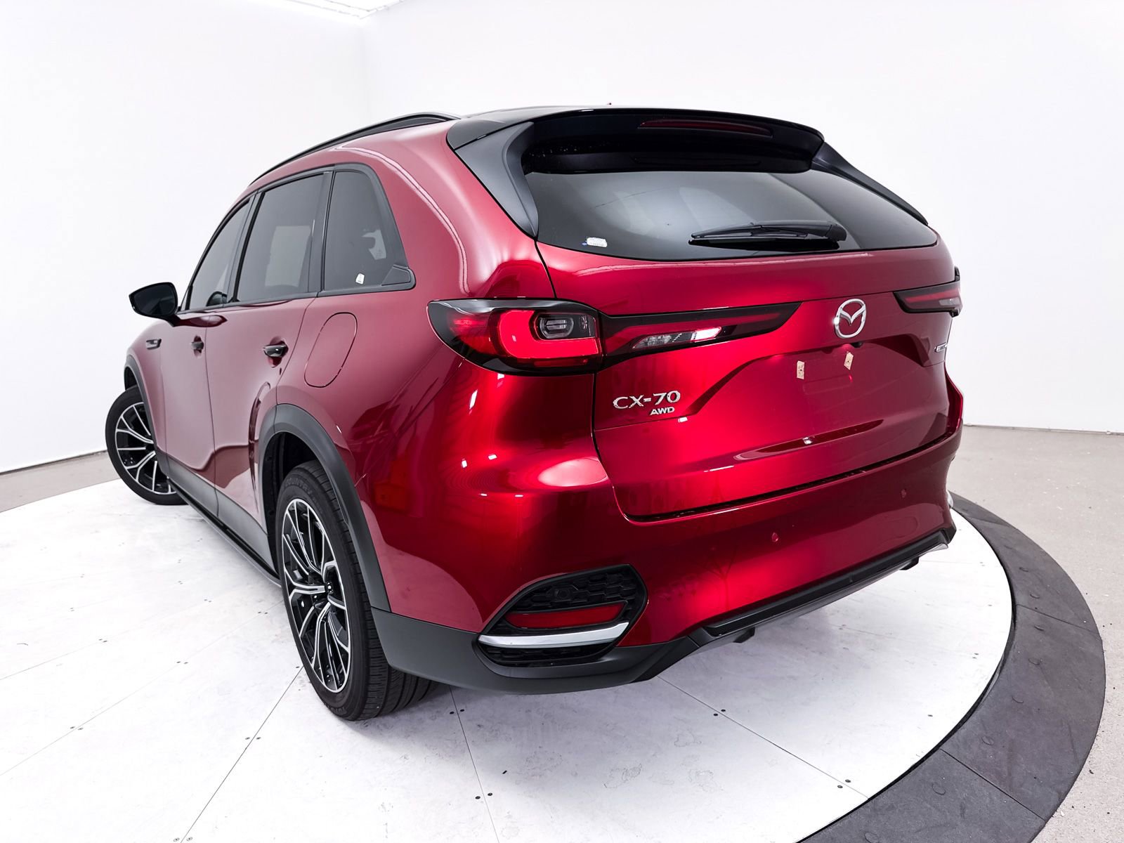 Certified 2025 MAZDA CX-70 Plug-In Hybrid w/ Premium Pkg image 9